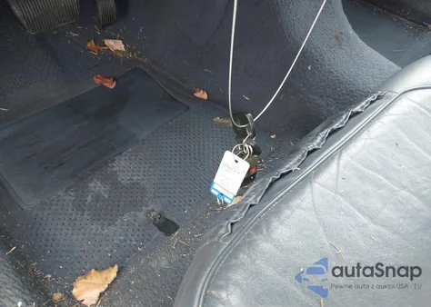 2002 Ford Crown Victoria Lx z USA, uszkodzony, nr VIN 2FAFP74WX2X158353